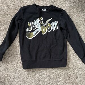 Nike Just Do It sweater Crewneck black size 6 boys